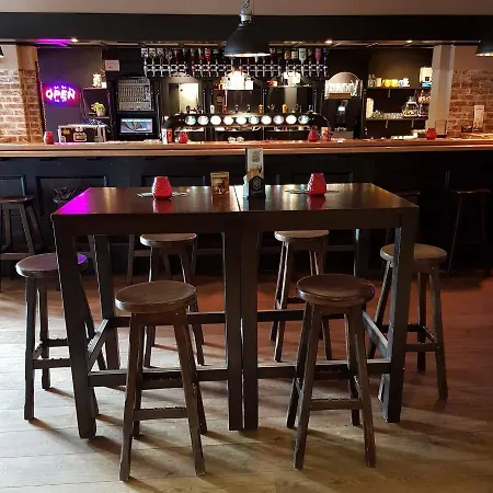 Cafe De Sport Hotel *